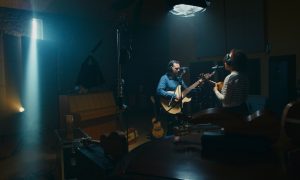 Akustik Duo White Coffee beim Dreh zu Instrumente auf Abwegen im Watt Matters Studio
